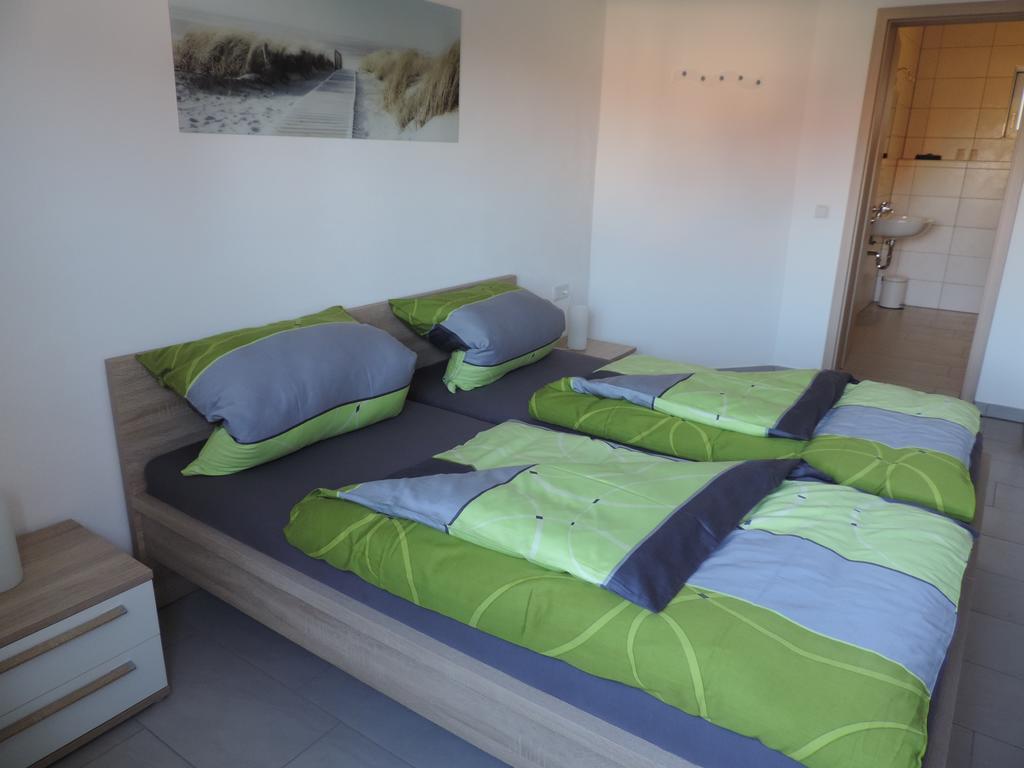 Pension Am Kirchberg Wehringen Стая снимка