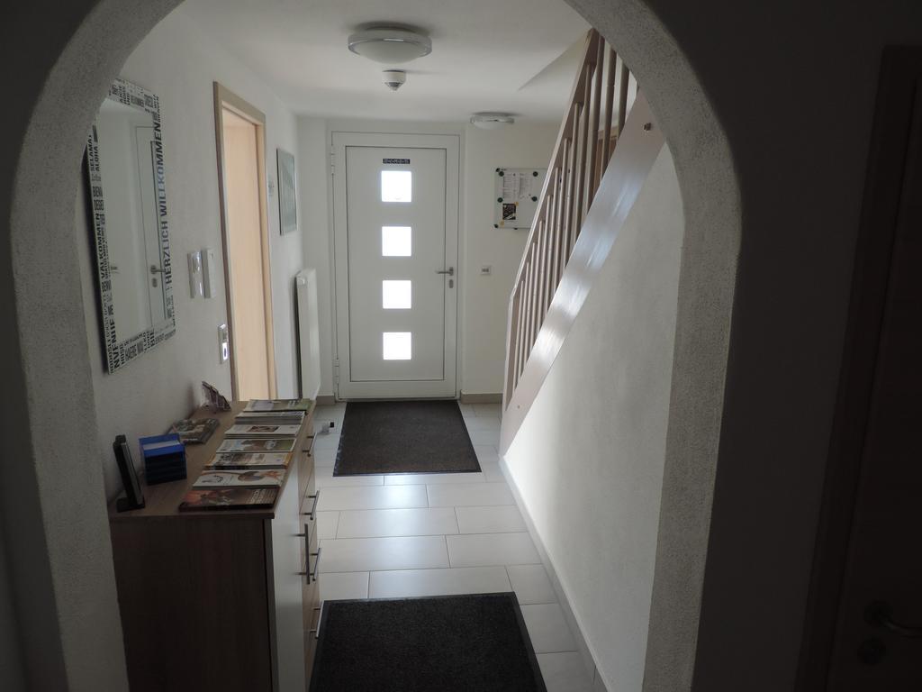 Pension Am Kirchberg Wehringen Екстериор снимка