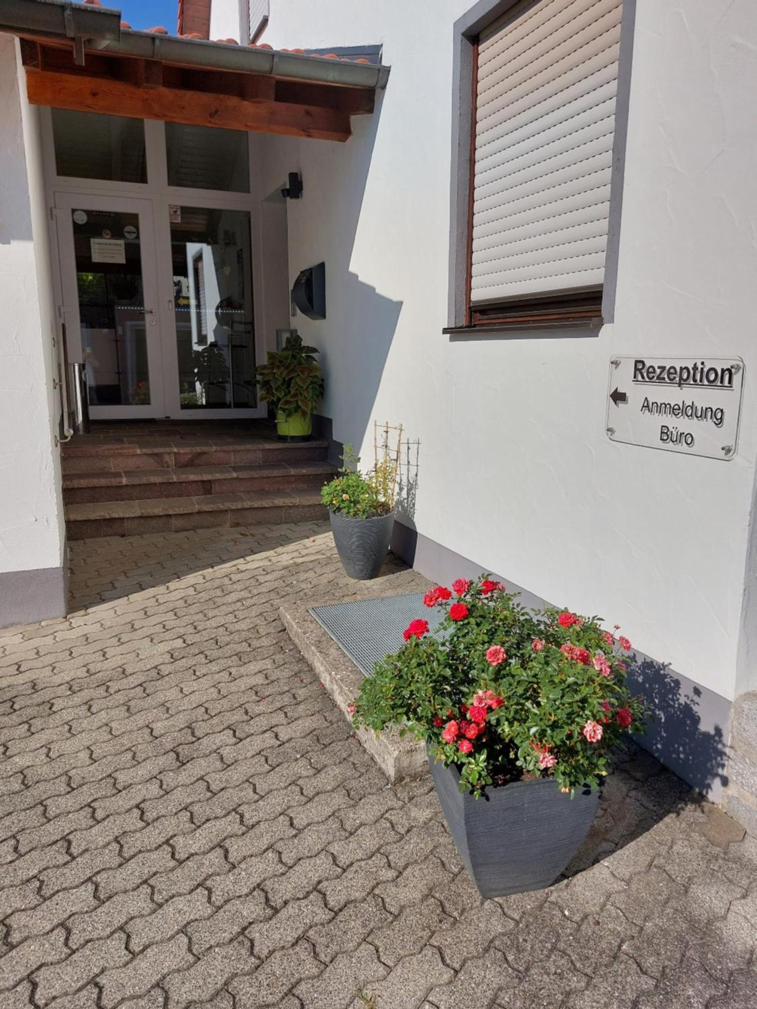 Pension Am Kirchberg Wehringen Екстериор снимка