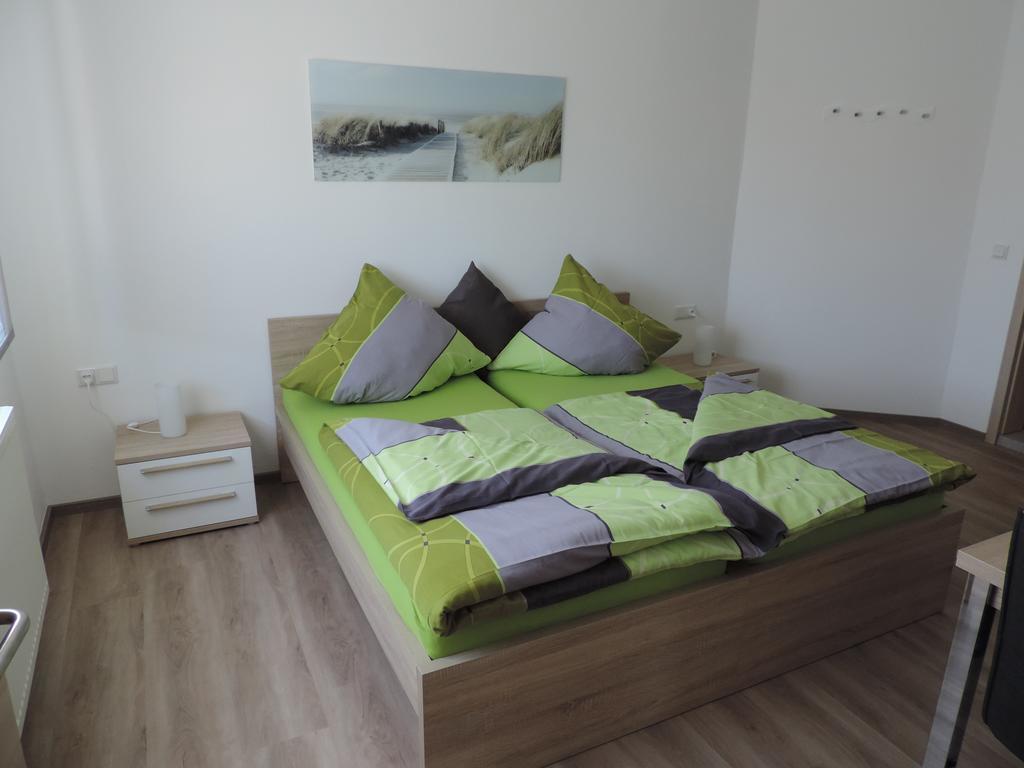 Pension Am Kirchberg Wehringen Стая снимка
